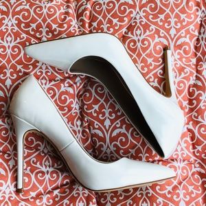 White Mix no.6 Dignity Pump